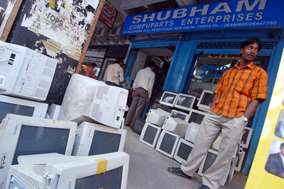 インドが10ドルのノートPC大量生産を計画、生徒のスキル向上目指す