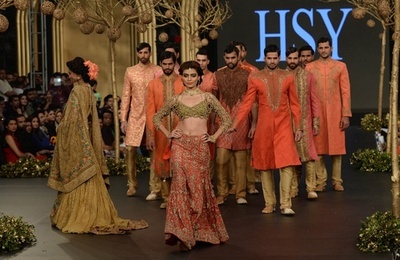 ＜PFDC ロレアル・ブライダル・ウィーク＞HSYiら