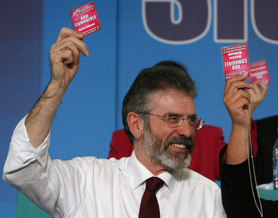 シン・フェイン党が警察承認へ、カトリック住民の警察参加が可能に - アイルランド