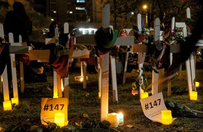 ケニア大学襲撃で追悼集会、治安改善求めるデモ行進も