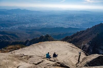 「地下鉄5分で絶景登山」外国人観光客を魅了するソウルの山…人気の4コース