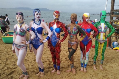 風情をたっぷり詰め込んだ…新作「フェイスキニ」お披露目