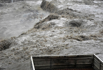 中国、台風と豪雨で約300人が死亡または行方不明