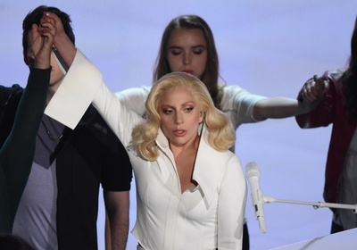 米人気歌手レディー・ガガさん、PTSDとの闘いを告白