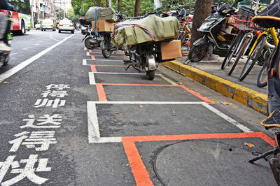 「カッコよく停めれば配達スムーズ」　上海に専用の駐輪スペース