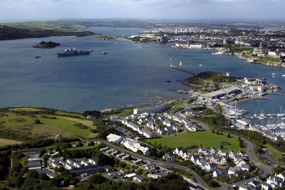 「対人距離の確保」無視、上陸の英原潜乗組員らがパーティー 艦長に休職処分