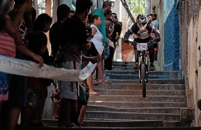 リオの貧困地区がマウンテンバイクのサーキットに