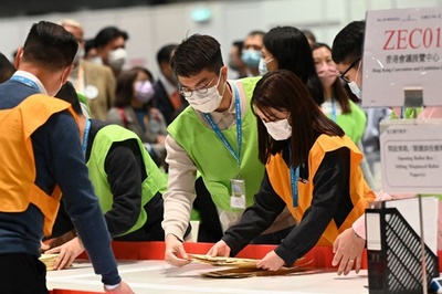 香港議会選挙、投票率過去最低の30％