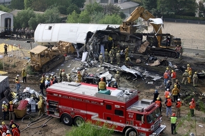 米ロス郊外列車衝突、事故直前に運転士がメール送信