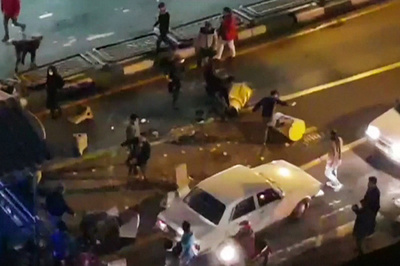 イラン反政府デモ、死者13人に 銃撃で警官4人死傷