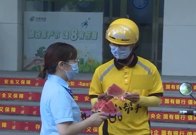 中国各地で屋外作業員が涼める「思いやりステーション」を設置