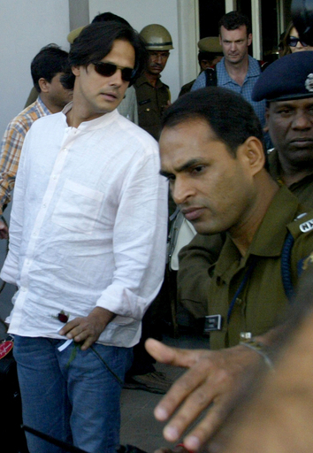 エリザベス・ハーレー夫妻、挙式のためジョドプールに到着 - インド