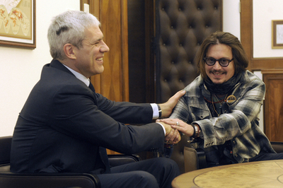 ジョニー・デップ、セルビア大統領と面会