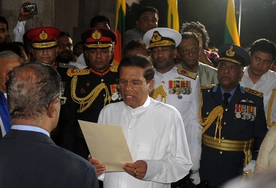 スリランカ新大統領が就任、国際社会との関係回復を誓う