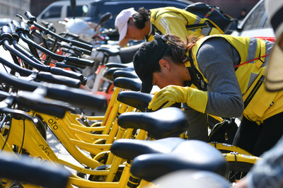 シェア自転車を管理する女性チーム 中国・昆明