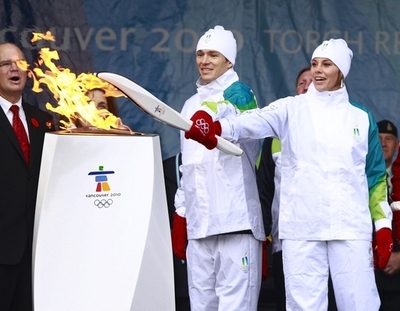 バンクーバー冬季五輪の聖火リレー始まる