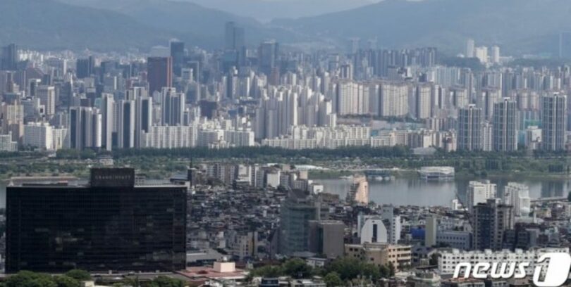 ソウル・南山（ナムサン）から眺めたマンション団地(c)news1