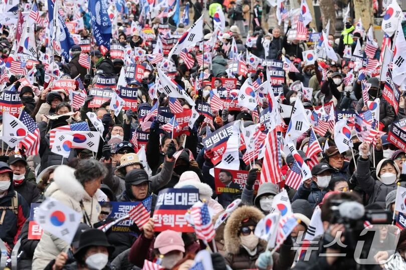 2月25日、ソウル市鍾路区で開かれたユン・ソンニョル（尹錫悦）大統領の弾劾反対集会(c)news1