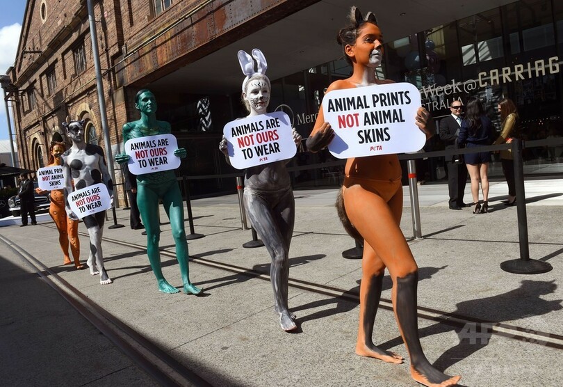 PETA、「オーストラリア・ファッションウィーク」でデモ