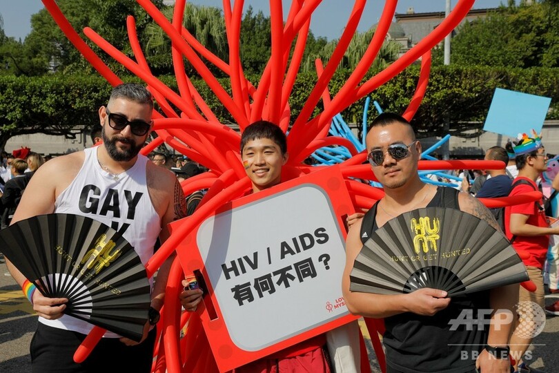 台北でアジア最大のLGBTパレード、外国人も含め13万7000人参加