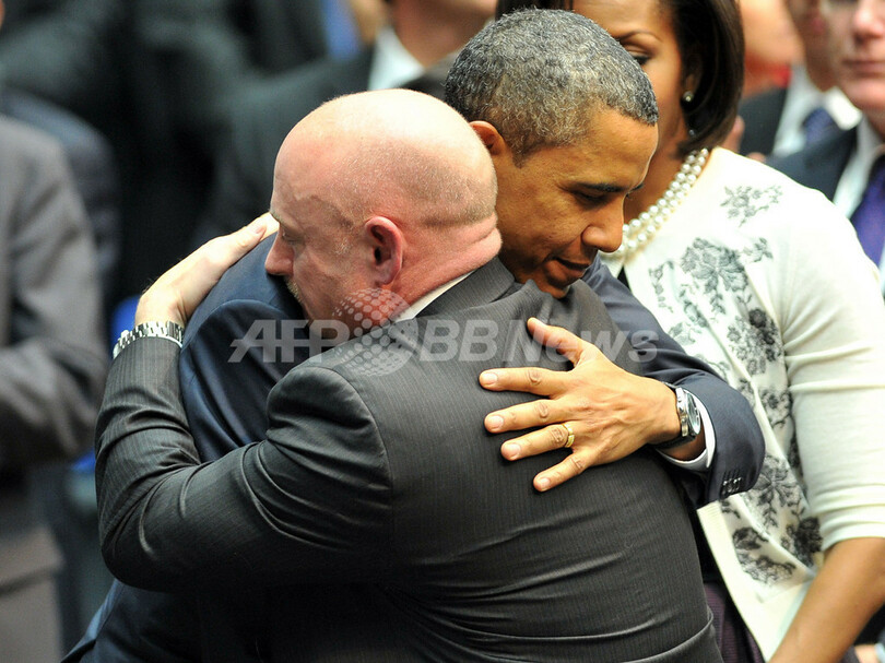 米銃乱射事件で追悼式、オバマ大統領「結束」呼びかけ