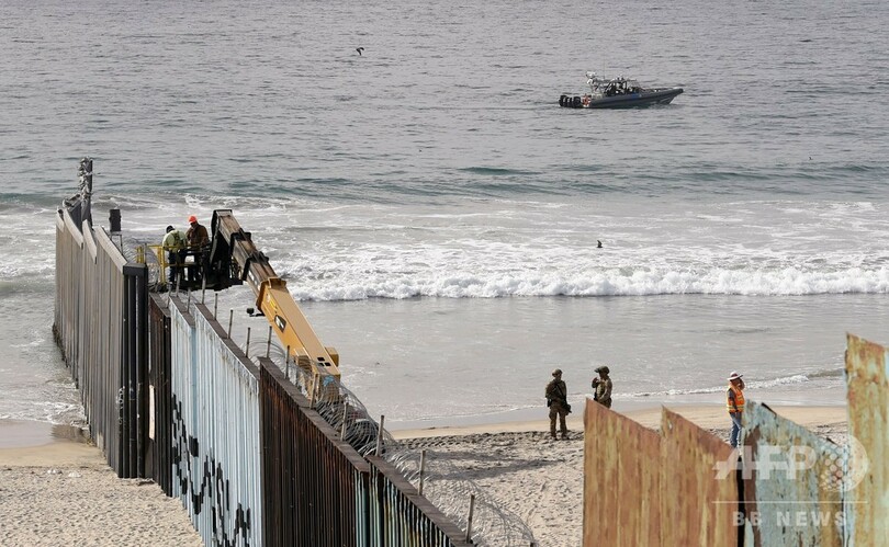 メキシコ国境の米兵規模「ほぼ上限に」 国防副長官