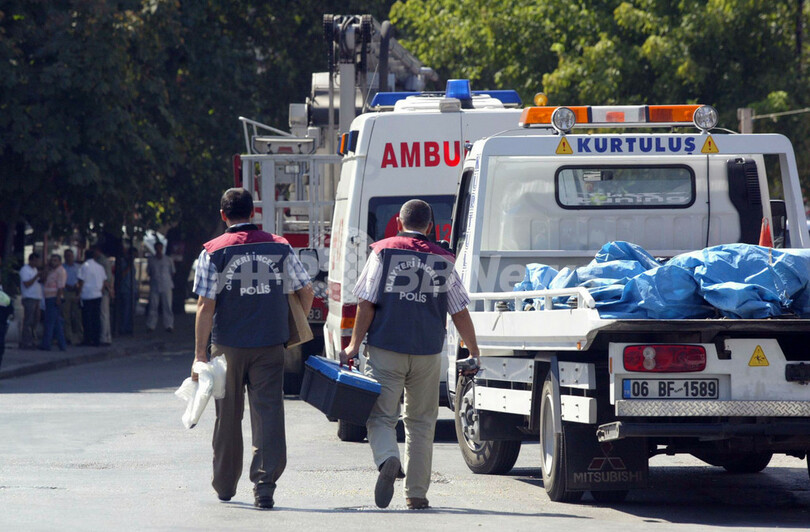 トルコの首都でミニバスに仕掛けられた爆弾を警察が未然処理