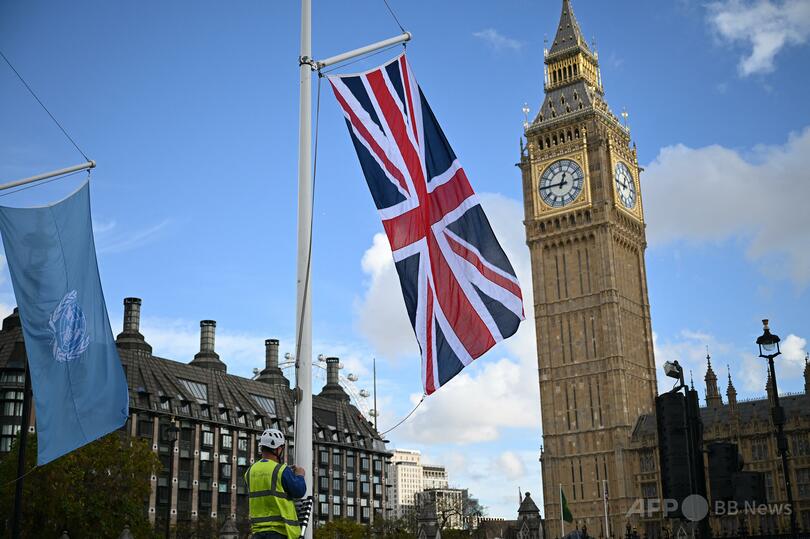 10代少女に自傷行為促した2人の男に拘禁刑、自分の名前を体に刻ませる 英