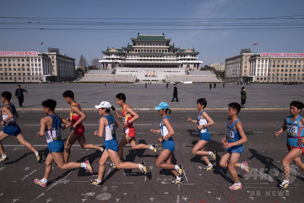平壌で国際マラソン大会、外国人ランナーとハイタッチも 北朝鮮 写真13枚 国際ニュース：AFPBB News