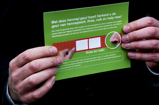 大麻スクラッチカードで 匂い覚えて通報 を オランダ 写真2枚 国際ニュース Afpbb News