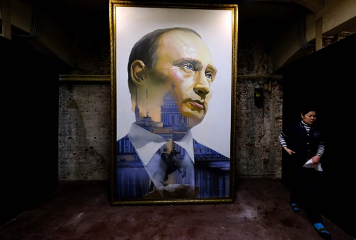 プーチン　絵画 プーチン露大統領が62歳の誕生日、「英雄」絵画展や10万人