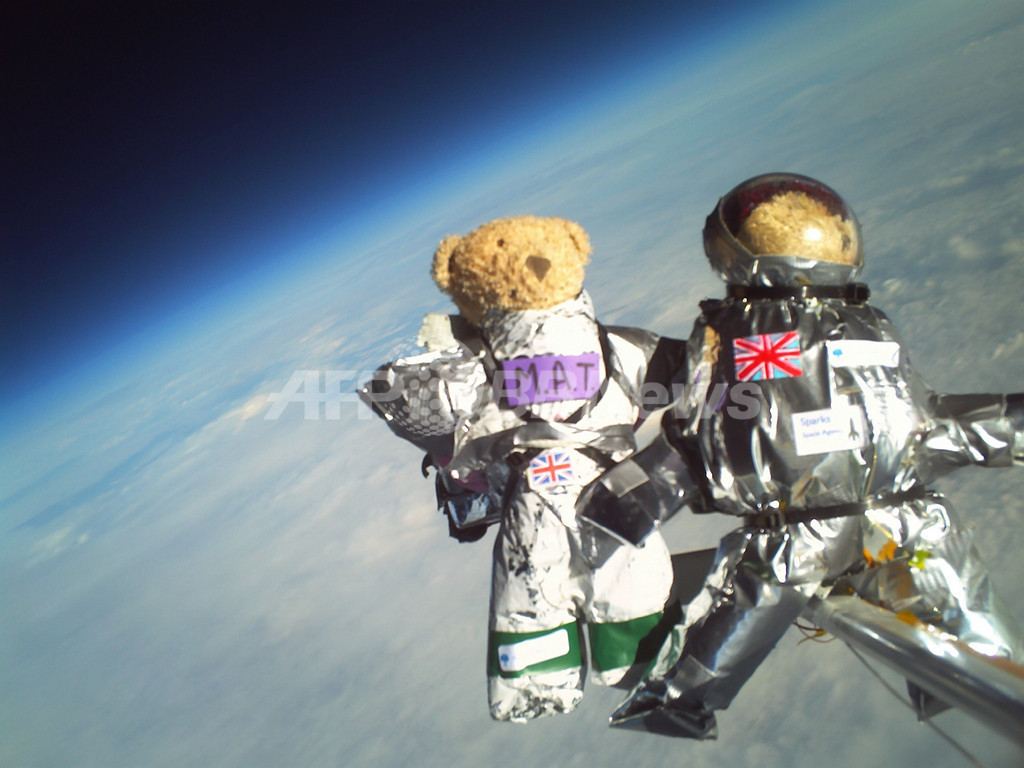 テディベア4体が「宇宙飛行」、宇宙服のデザインは小学生が担当 テディベア4体が「宇宙飛行」、宇宙服のデザインは小学生が担当