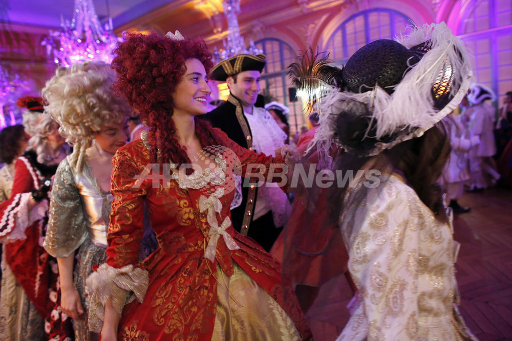 国際ニュース：AFPBB News17世紀の舞踏会を丸ごと再現、仏ベルサイユ