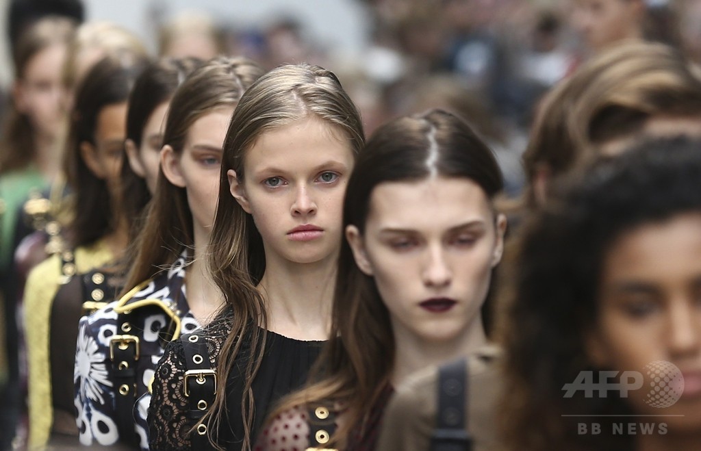 「バーバリー プローサム」16年春夏コレクション