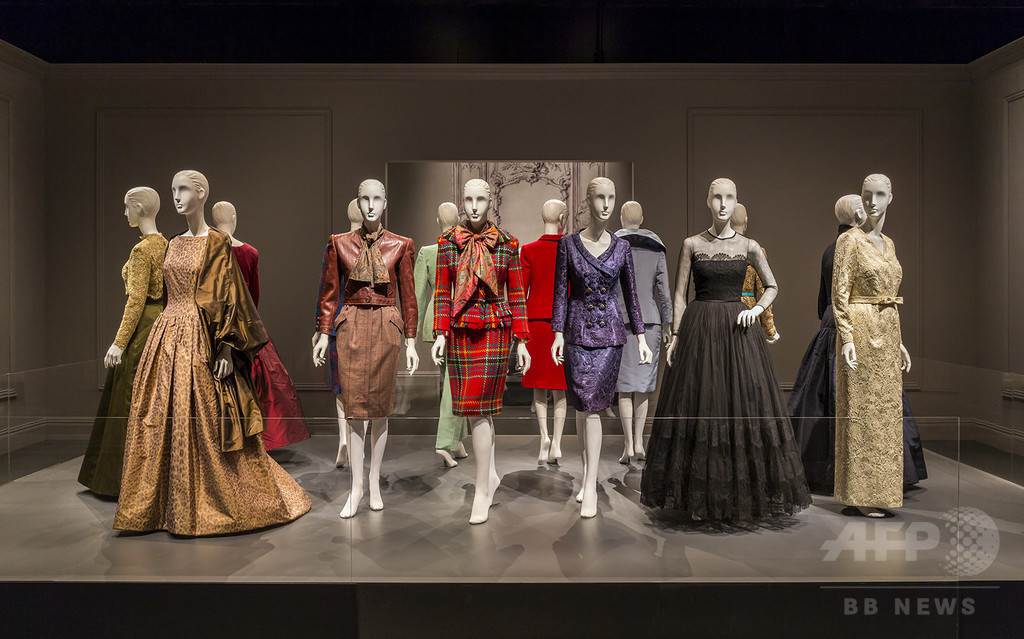 「オスカー・デ・ラ・レンタ回顧展」、ジョージ・W・ブッシュ大統領センターで開催中