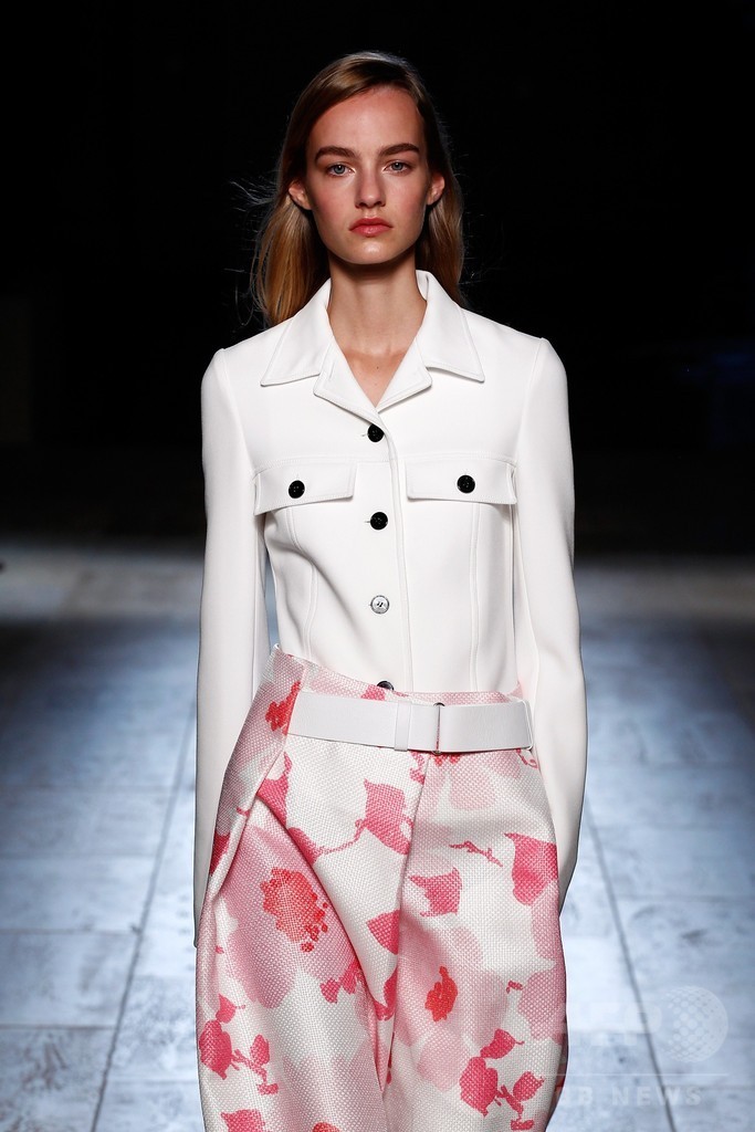 ベルトとポケットでアクセント、「ヴィクトリア ベッカム」15年春夏