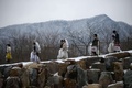 韓国・ソウル（Seoul）の加平（Gapyeong）で行われた統一教会（Unification Church）の合同結婚式に参加した新郎新婦たち（2014年2月12日撮影）。(c)AFP/Ed Jones
