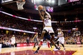 15-16NBA、クリーブランド・キャバリアーズ対インディアナ・ペイサーズ。得点を狙うクリーブランド・キャバリアーズのレブロン・ジェームズ（2015年11月8日撮影）。(c)AFP/Getty Images/Jason Miller