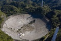 米領プエルトリコで、崩壊したアレシボ天文台の巨大望遠鏡（2020年12月1日撮影）。(c)Ricardo ARDUENGO / AFP