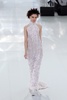 フランス・パリ市内で発表された「シャネル（CHANEL）」14年春夏オートクチュールコレクション（2014年1月21日撮影）。(c)AFP/PATRICK KOVARIK