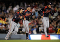第2回ワールド・ベースボール・クラシック（%%2009 World Baseball Classic%%）決勝、韓国を延長10回5-3で下し、大会連覇を果たして歓喜する日本の（左から）青木宣親（%%Norichika Aoki%%）、イチロー（%%Ichiro Suzuki%%）、内川聖一（%%Seiichi Uchikawa%%）。（2009年3月23日撮影）(c)AFP/Getty Images/Kevork Djansezian