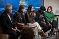 スイスのダボスで行われた米CNBCテレビ主催の公開討論会の出席者。右からスウェーデンのグレタ・トゥンベリさん、ウガンダのバネッサ・ナカテさん、エクアドルのエレナ・グアリンガさん、ドイツのルイザ・ノイバウアーさんら若手活動家と、国際エネルギー機関（IEA）のファティ・ビロル事務局長（2023年1月19日撮影）。(c)Fabrice COFFRINI / AFP