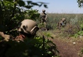 ウクライナ東部ドネツク州バフムート南方で奪還した拠点で活動するウクライナ兵士（2023年7月13日撮影）。(c)Anatolii Stepanov / AFP