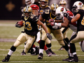 ボールを運ぶセインツのピエール・トーマス（%%Pierre Thomas%%、左）。(c)AFP/Getty Images Chris Graythen