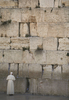 エルサレム（Jerusalem）旧市街地、「嘆きの壁（Wailing Wall）」を訪問したローマ法王ベネディクト16世（Pope Benedict XVI、2009年5月12日撮影）。(c)AFP/DAN BALILTY