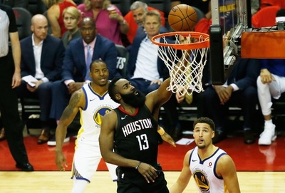 ロケッツがウォリアーズに大勝、シリーズは1勝1敗のタイに