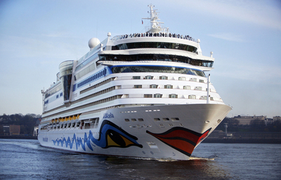 独新型豪華客船「アイーダベラ」、初航海に備え試験航行