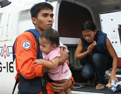 フィリピン沖でフェリー沈没、12人死亡、行方不明100人以上