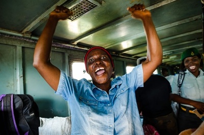 ジンバブエ、過密刑務所から3000人釈放 大統領恩赦で