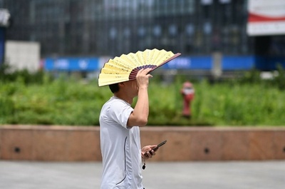 猛暑日が続く 中国複数の都市で新学期開始が延期